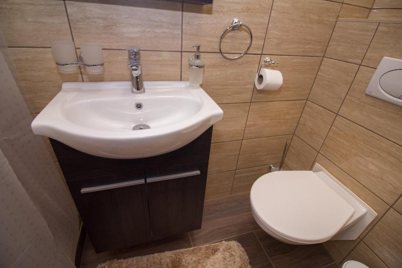 Bed & Breakfast M7 Galéria Panzió Letenye