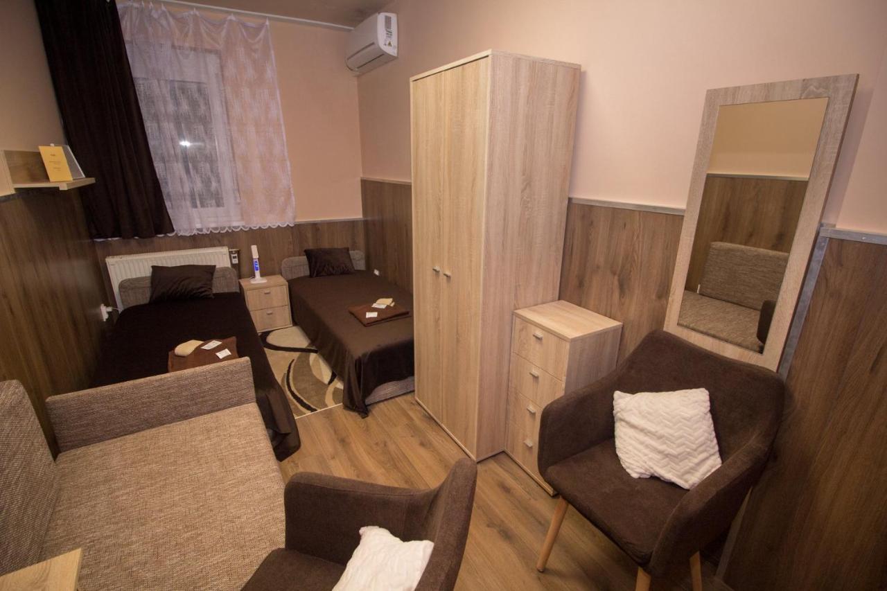 Bed & Breakfast M7 Galéria Panzió *