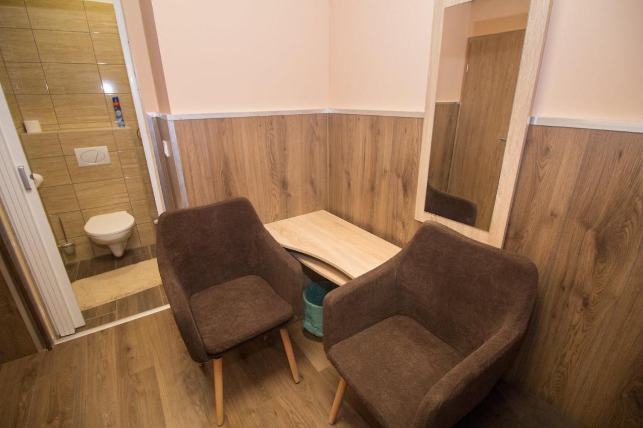 Bed & Breakfast M7 Galéria Panzió