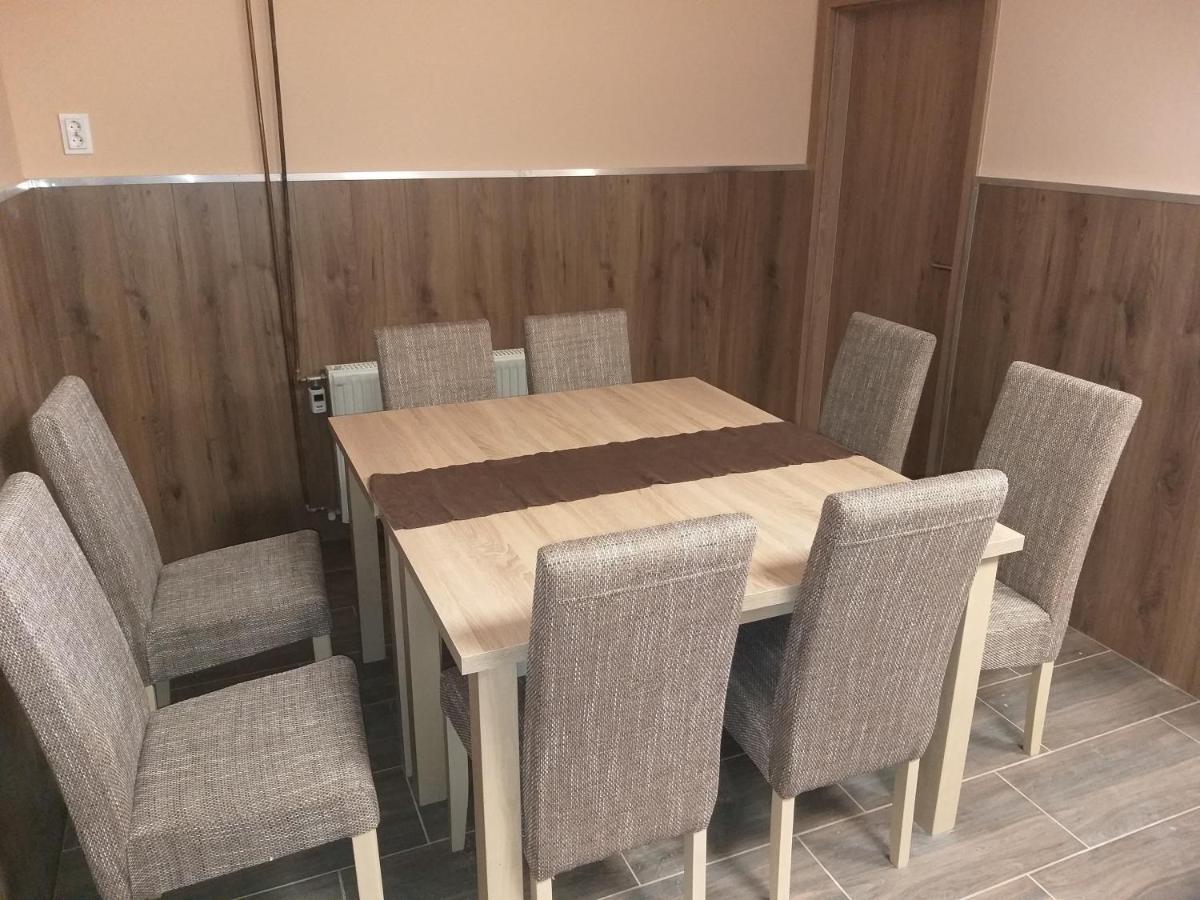 M7 Galéria Panzió Couette-café *